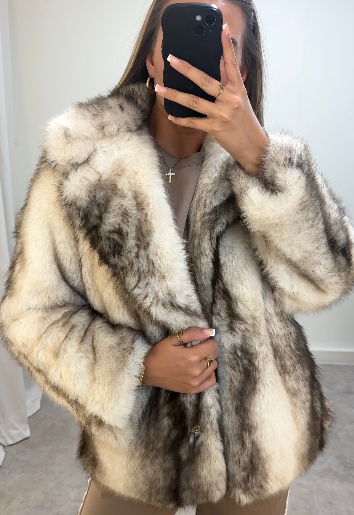FAUX FUR TWO-TONE COAT The Fashion Cabin Autumn Winter Collection